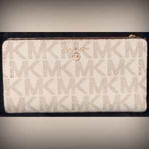 Brand new Michael Kors wallet